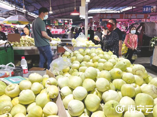 熊猫体育：广西本年夏日果种得众产量丰 6月希望迎来“生果自正在”(图5)